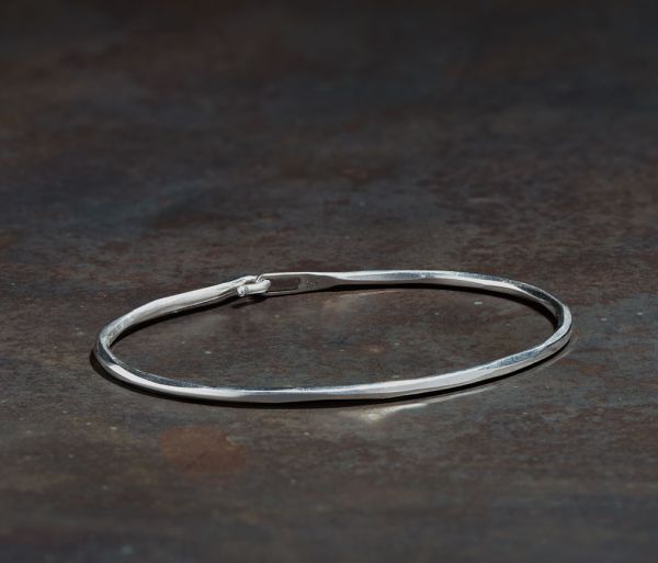 Vintage Sterling Silver Hammered Hook Bangle Bracelet 6.5 